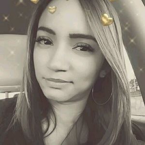 Meet your Posher, Dennisa